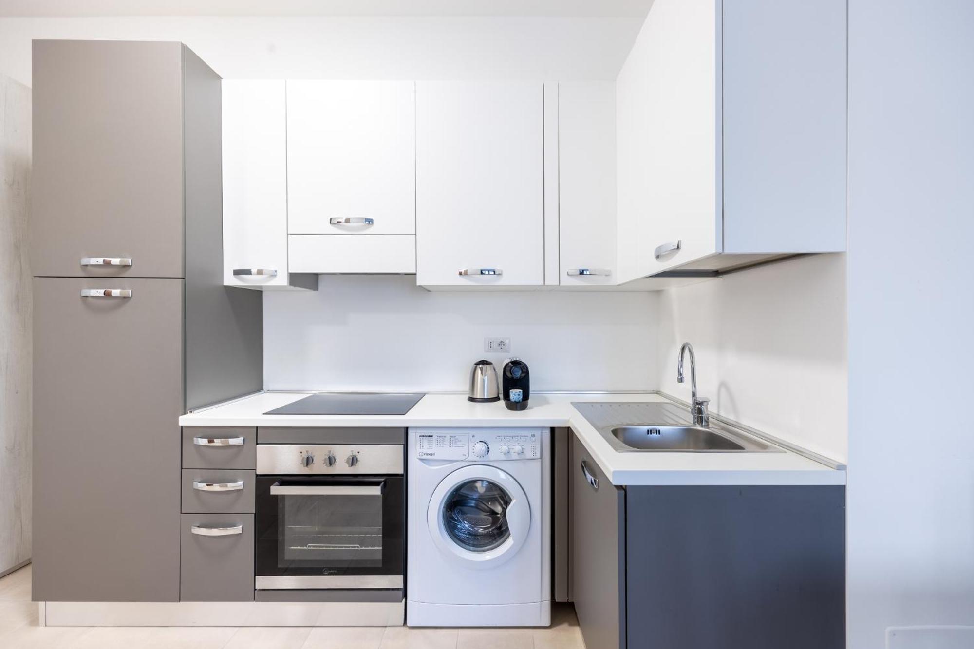 Cesano Boscone- One-Room Flat, Wi-Fi E Netflix Bagian luar foto