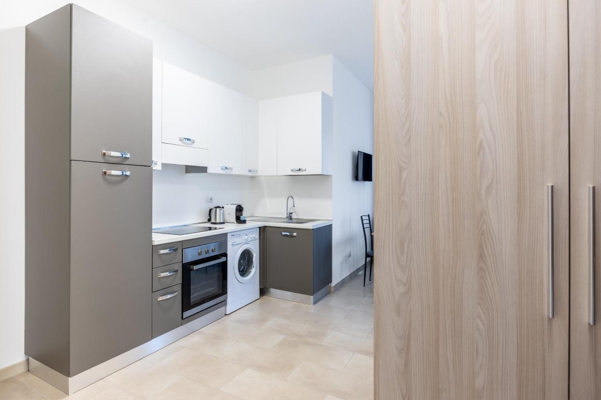 Cesano Boscone- One-Room Flat, Wi-Fi E Netflix Bagian luar foto