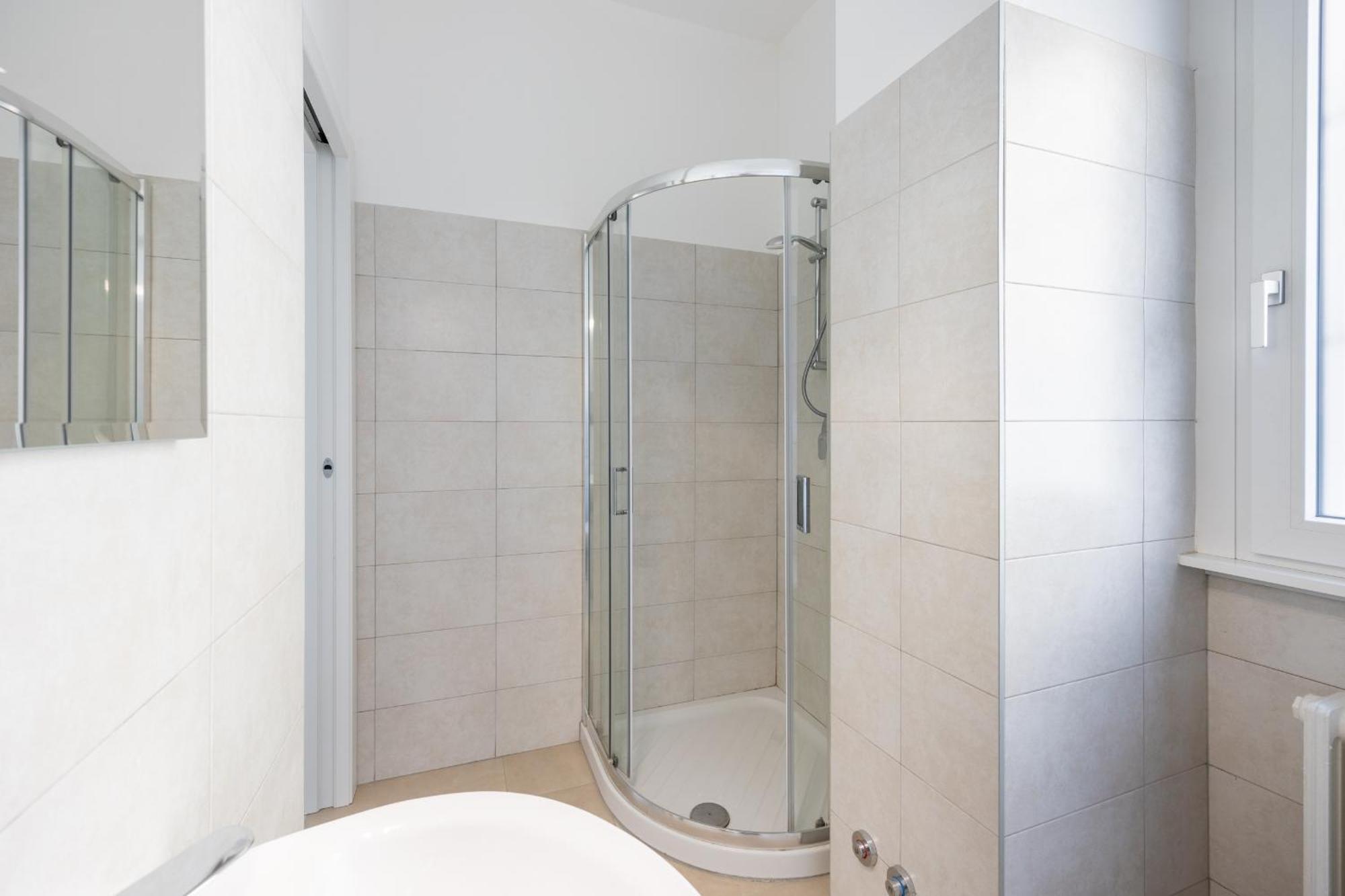 Cesano Boscone- One-Room Flat, Wi-Fi E Netflix Bagian luar foto