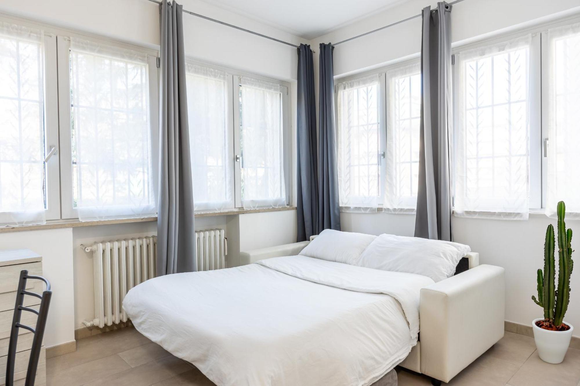 Cesano Boscone- One-Room Flat, Wi-Fi E Netflix Bagian luar foto